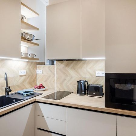 Sleek Downtown Living Apartment บูดาเปสต์ ภายนอก รูปภาพ