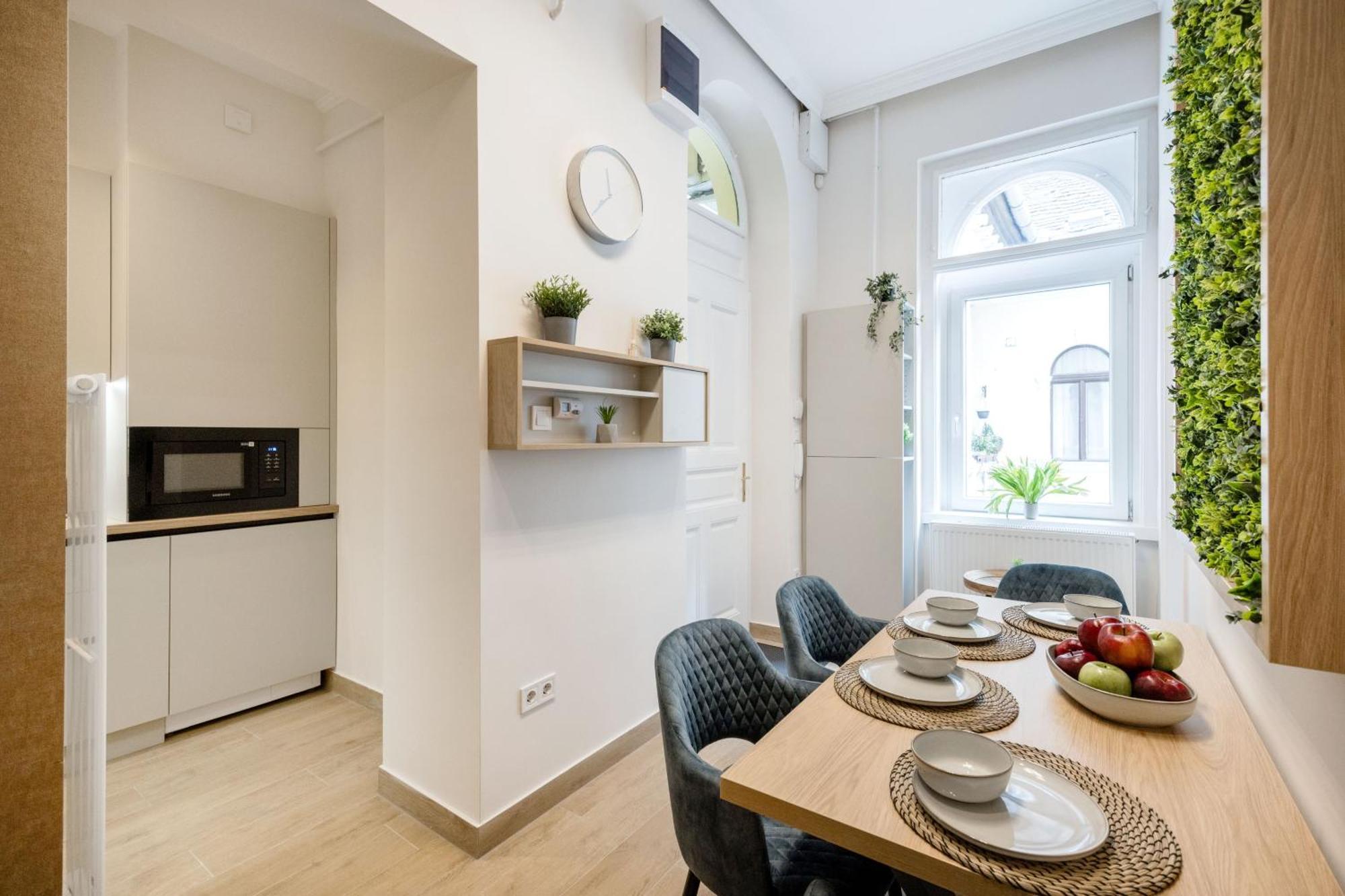 Sleek Downtown Living Apartment บูดาเปสต์ ภายนอก รูปภาพ